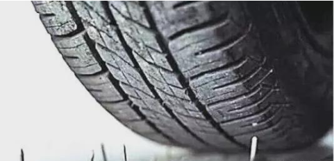 為什么汽車都只有一個(gè)外胎，是怎么做到?jīng)]有內(nèi)胎，還不漏氣的？