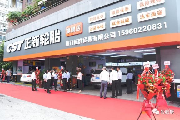 　旗艦店門頭采用簡(jiǎn)潔店招版式