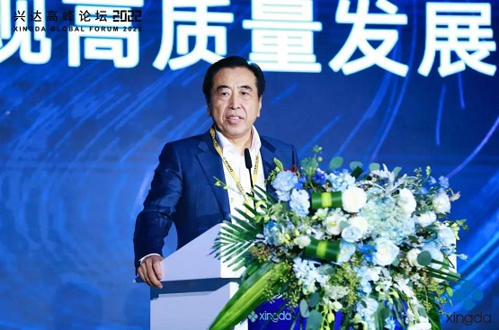 國家橡膠與輪胎工程技術(shù)研究中心主任、中國橡膠工業(yè)協(xié)會主席團企業(yè)執(zhí)行主席、賽輪集團董事長袁仲雪