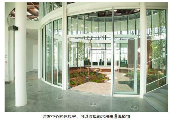 　游客中心的休息室，可以收集雨水用來灌溉植物