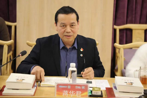 　遠東控股集團黨委副書記、遠東股份副董事長兼首席執(zhí)行官蔣華君
