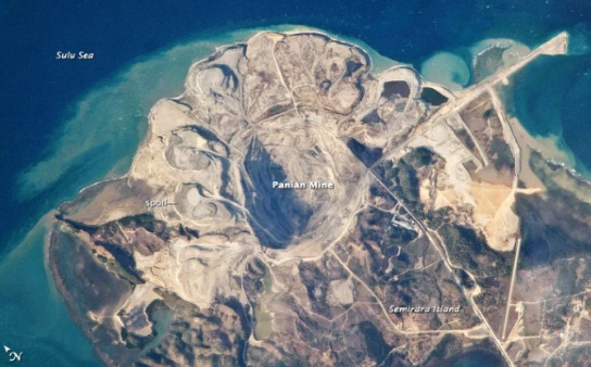 宇航員太空拍攝塞米拉拉島潘尼揚(yáng)煤礦巨型礦坑 宇航員太空拍攝塞米拉拉島潘尼揚(yáng)煤礦巨型礦坑