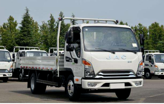 新規(guī)可能會為未來的小貨車輪胎市場帶來加速小貨車輪胎市場的規(guī)范化建設(shè)、或增加主機廠商的輪胎采購、公路貨運輕量化，輪胎更換周期延長、消費者偏好或發(fā)生轉(zhuǎn)變等變化。