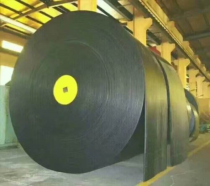 　輸送帶是橡膠和纖維、金屬復(fù)合制品，或塑料和織物復(fù)合制品