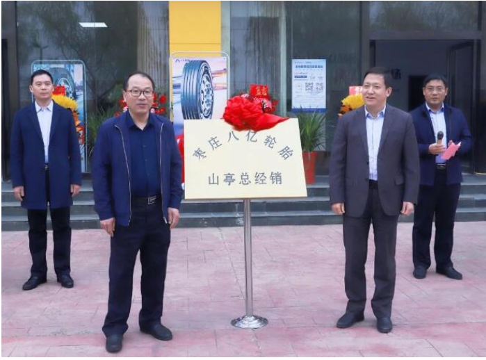 雙方參觀了博雷頓(山東)新能源汽車有限公司，就有關(guān)問題進(jìn)行深入交流。