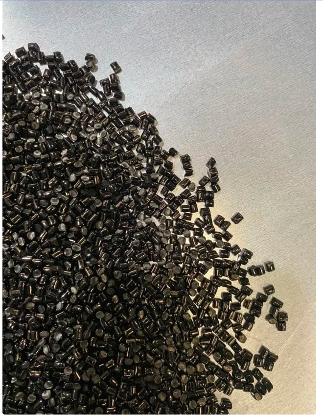 寶麗迪"黑色母粒"、"彩色母粒"這兩類占比超過50%的產(chǎn)品，均有使用卡博特的炭黑產(chǎn)品