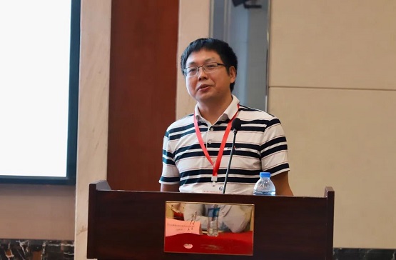 　廣東省膠粘劑行業(yè)協(xié)會(huì)常務(wù)副會(huì)長(zhǎng)傅和青