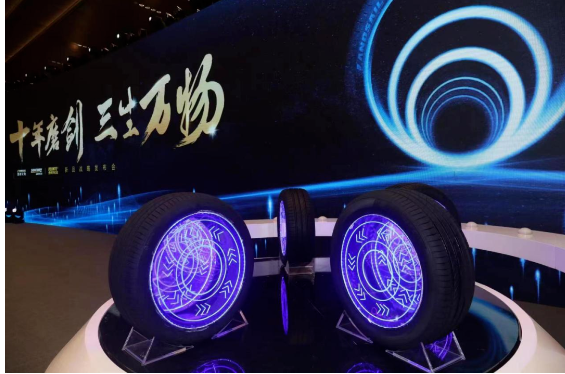 森麒麟輪胎成立之初，董事長秦龍給企業(yè)定下的第一個(gè)十年目標(biāo)，就是“先活下來”。