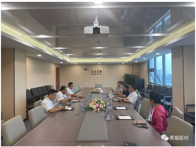 雷昌純表示，要一如既往的堅(jiān)持產(chǎn)學(xué)研深度融合，不斷提升科技研發(fā)能力，為提高行業(yè)經(jīng)濟(jì)效益、環(huán)境效益和社會(huì)效益提供強(qiáng)有力的技術(shù)科研支持