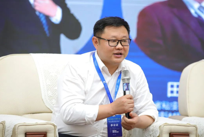 江蘇省涂料行業(yè)協(xié)會(huì)輪值會(huì)長(zhǎng)、蘇州吉人新材料股份有限公司董事長(zhǎng)吉富華