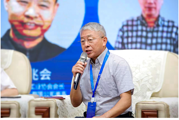 從廣東省涂料行業(yè)協(xié)會今天這個區(qū)域涂料產(chǎn)業(yè)協(xié)同創(chuàng)新發(fā)展開始，我們共同攜手走向涂料行業(yè)光明的未來。