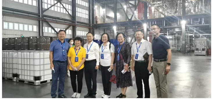 與會嘉賓代表一同來到濮陽工業(yè)園區(qū)，走進了展辰公司新建在濮陽化工區(qū)的4.0智能化生產(chǎn)基地進行了參觀學習。