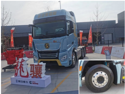 陜汽重卡和西安康明斯發(fā)布的龍驤6×4牽引車，就提出了解決這一問題創(chuàng)新解決的方案。