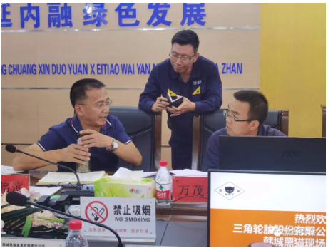 三角輪胎公司聽取了韓城黑貓產(chǎn)能、人員、工藝、設(shè)備及發(fā)展歷程等方面的介紹