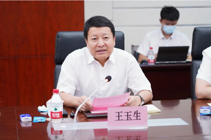 　王玉生對尹自波一行表示熱烈歡迎。他表示，中鐵建工集團(tuán)與北新建材已有多年的合作基礎(chǔ)，合作業(yè)務(wù)非常廣泛，尤其在石膏板業(yè)務(wù)方面有深度合作，未來科學(xué)城的工程建設(shè)也為雙方奠定了更好的合作基礎(chǔ)，目前雙方也在繼續(xù)推進(jìn)防水材料、涂料等新業(yè)務(wù)方面的合作。希望通過這次戰(zhàn)略協(xié)議的簽訂，雙方能在現(xiàn)有基礎(chǔ)上進(jìn)行更加深入的合作，共創(chuàng)佳績，不斷取得新的成果，一起服務(wù)國家戰(zhàn)略，助力社會經(jīng)濟(jì)發(fā)展。