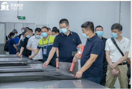參觀智能制造示范車(chē)間
