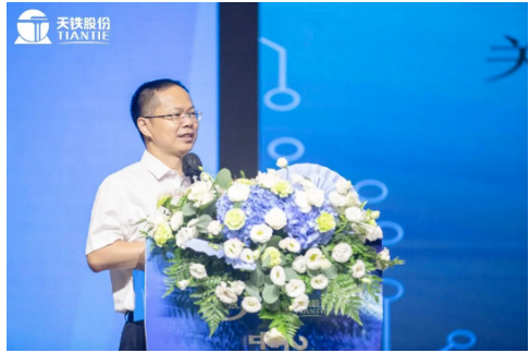 中橡協(xié)副會長兼秘書長雷昌純蒞臨大會，并講話。
