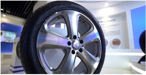 　2020年11月，福田時代汽車與華盛橡膠戰(zhàn)略合作簽約暨首批交車儀式舉行。