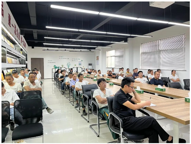 　相信通過本次會(huì)議的召開，制造中心全體員工在下一階段的工作中會(huì)更加進(jìn)一步鞏固和提升安全管理能力，嚴(yán)格落實(shí)安全生產(chǎn)主體責(zé)任，始終繃緊安全生產(chǎn)弦，確保公司安全環(huán)保形勢平穩(wěn)向好，為公司的高質(zhì)量發(fā)展?fàn)I造更加穩(wěn)定的安全環(huán)境。