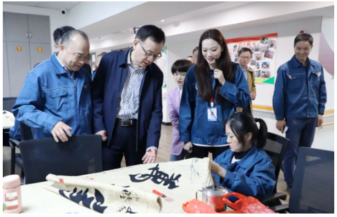 桐鄉(xiāng)市人大常委會主任潘川弟一行蒞臨雙箭指導工作！