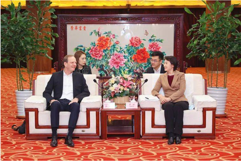 遼寧省政府外辦主任羅麗會(huì)見米其林沈陽輪胎有限公司總經(jīng)理陳多福 遼寧省政府外辦主任羅麗會(huì)見米其林沈陽輪胎有限公司總經(jīng)理陳多福