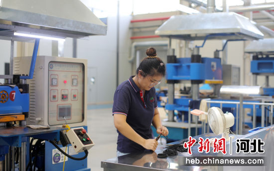 景州雙創(chuàng)基地一家入駐企業(yè)的生產車間。 高雷 攝