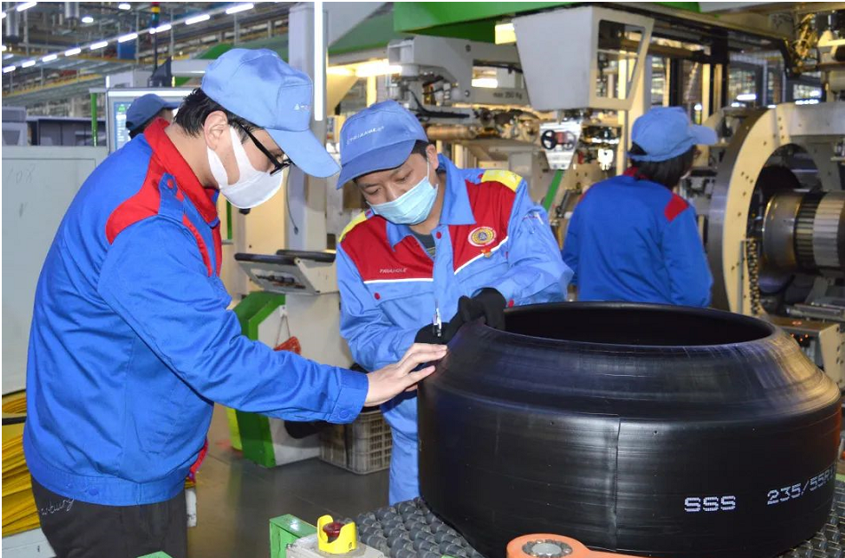 山東省工業(yè)和信息化廳對(duì)外公布了山東省制造業(yè)數(shù)字化轉(zhuǎn)型重點(diǎn)項(xiàng)目、重點(diǎn)支撐平臺(tái)(第一批)名單，共有3家輪胎企業(yè)的3個(gè)項(xiàng)目，進(jìn)入重點(diǎn)項(xiàng)目名單。