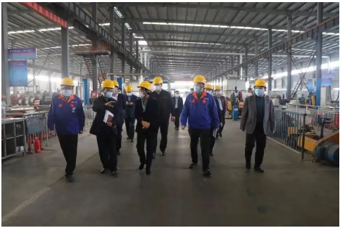 楊旭博一行人在日輝電纜集團車間參觀 楊旭博一行人在日輝電纜集團車間參觀