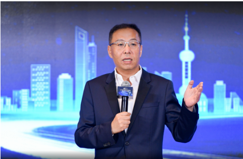 楊洵在中國輪胎圈廣為熟知，他之前任職于固鉑輪胎，2018年起擔(dān)任固鉑輪胎中國區(qū)董事長。