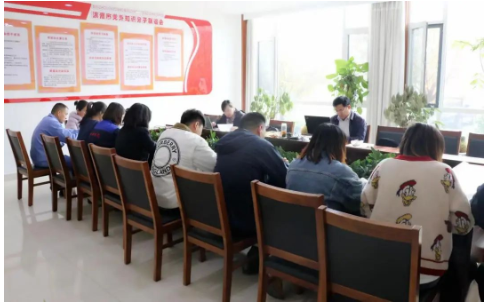 　審核組長紀宗民對濱澳線纜在疫情反復及經(jīng)濟下行情況下攻艱克難所取得的經(jīng)營業(yè)績給予了充分的肯定，并對濱澳線纜生產(chǎn)運行管理、現(xiàn)場管理、安全環(huán)境管控等方面明顯的提升提出了表揚。