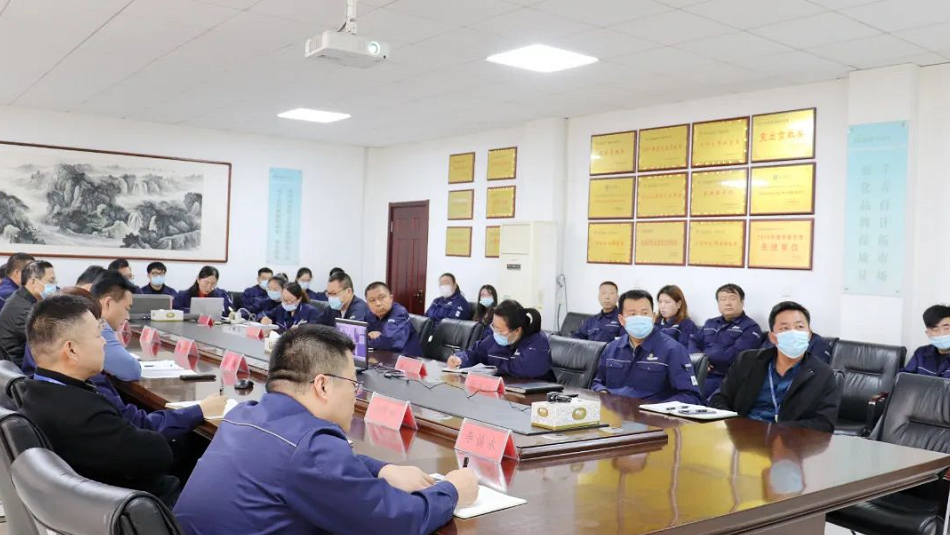 　首次會議上，審核專家通過遠(yuǎn)程視頻對此次認(rèn)證審核的要求及審核計劃作了說明。本次審核覆蓋公司質(zhì)量管理體系的所有過程。