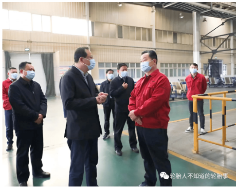 區(qū)委書記到輪胎公司檢查指導工作 區(qū)委書記到輪胎公司檢查指導工作