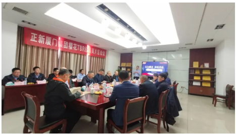 賴明和先生一行與鄂湘蘇浙皖經(jīng)銷商們?cè)诶眉瘓F(tuán)熊總的陪同下，一起參觀了利得集團(tuán)辦公區(qū)，肯定了利得集團(tuán)運(yùn)營(yíng)團(tuán)隊(duì)。