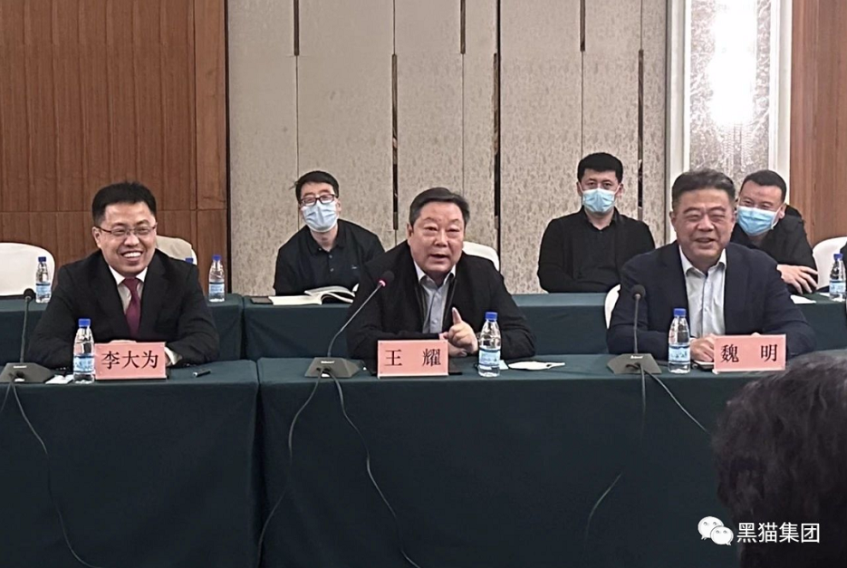 王耀首先對朝陽市委、市政府長期以來對黑貓集團發(fā)展的大力支持和關(guān)懷表示感謝。