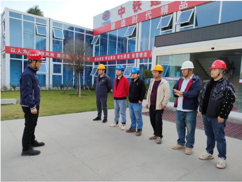 加強(qiáng)安全教育 敲響安全警鐘 加強(qiáng)安全教育 敲響安全警鐘