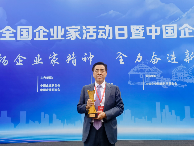 原隸屬化工部的青島科技大學(xué)，是我國(guó)第一家設(shè)立橡膠學(xué)科專業(yè)的高校，也是亞洲唯一的一所橡膠專業(yè)門類最全的高等院校，被譽(yù)為中國(guó)橡膠工業(yè)的“黃埔”，培養(yǎng)了中國(guó)橡膠領(lǐng)域一半以上的技術(shù)和管理人才，袁仲雪就是其中之一