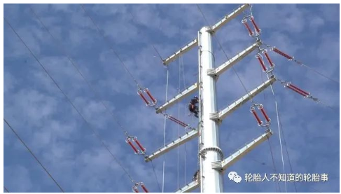 為確保生產(chǎn)車間全電智能化改造后電力穩(wěn)定，威海供電公司對35千伏庫珀線、國泰線等4條供電線路和110千伏崖頭變電進行升級改造，全方位滿足項目用電需求。