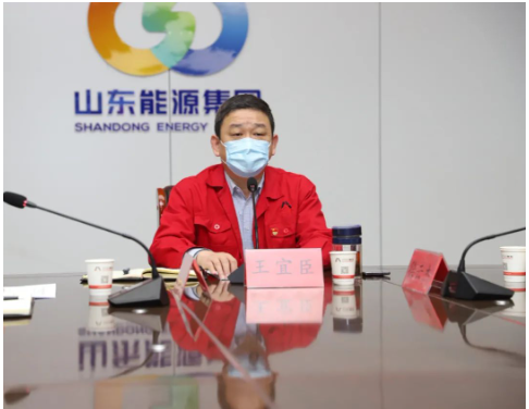 會(huì)議首先傳達(dá)了集團(tuán)公司兩次疫情防控會(huì)議精神和疫情防控明白紙，并就優(yōu)化和調(diào)整防控措施進(jìn)行了全面部署。