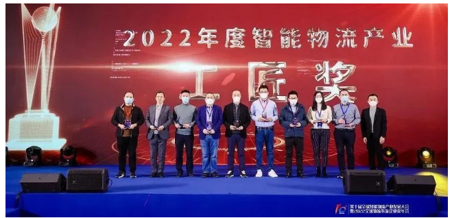 ，近年來，薩馳智能推出高端智能物流裝備、智能物流產(chǎn)線與智慧工廠整體解決方案和服務(wù)。他們可承接輪胎企業(yè)智能物流產(chǎn)線項(xiàng)目建設(shè)。
