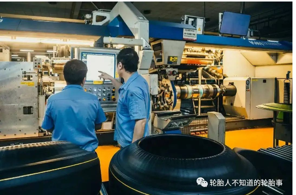 近日，廣東省商務(wù)廳公布《2022年廣東省數(shù)字貿(mào)易龍頭企業(yè)名單》，萬力輪胎成為上榜研發(fā)設(shè)計(jì)類的30家企業(yè)之一，其在數(shù)字經(jīng)濟(jì)上取得的成績獲得充分肯定和認(rèn)可。