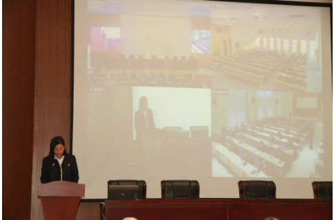 　王安香：“路雖遠(yuǎn)，行則將至，事雖難，做則必成”。新的一年，我們將以資金為中心，以成本為主線，夯實(shí)財(cái)務(wù)基礎(chǔ)，防范財(cái)務(wù)風(fēng)險;嚴(yán)格規(guī)范財(cái)務(wù)核算，履行財(cái)務(wù)信息披露義務(wù);加強(qiáng)稅務(wù)管理，防范稅收風(fēng)險，降低稅收成本;加強(qiáng)資金管理，管控資金風(fēng)險;提升財(cái)務(wù)價值，經(jīng)營財(cái)務(wù)團(tuán)隊(duì)。