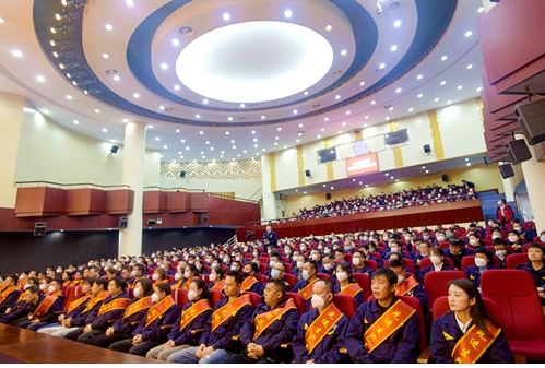 景德鎮(zhèn)黑貓集團(tuán)2022年度工作總結(jié)暨表彰大會(huì)在紫晶會(huì)堂順利召開