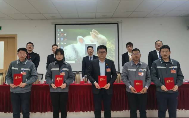 　表彰了2022年度創(chuàng)先爭(zhēng)優(yōu)先進(jìn)個(gè)人、先進(jìn)集體