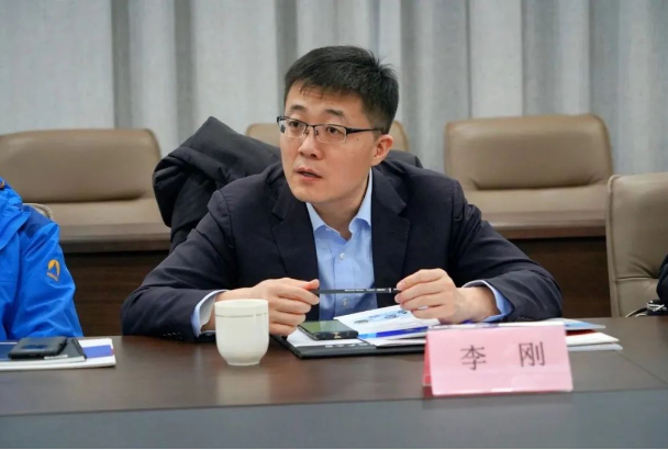 深交所培訓(xùn)中心副主任龔劍表示認可華凌穩(wěn)健發(fā)展，腳踏實地的經(jīng)營理念，希望加強企業(yè)科研創(chuàng)新屬性，抓住注冊制改革的機遇，申報上市成功。
