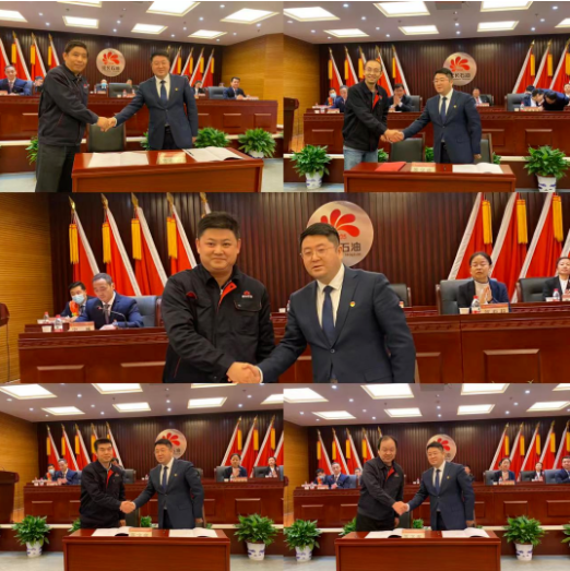 公司總經(jīng)理、黨委副書記張航偉與延長橡膠公司、延長橡膠(泰國)公司、橡膠制品分公司、膠布制品分公司、石油橡塑制品分公司簽訂經(jīng)濟(jì)目標(biāo)責(zé)任書。