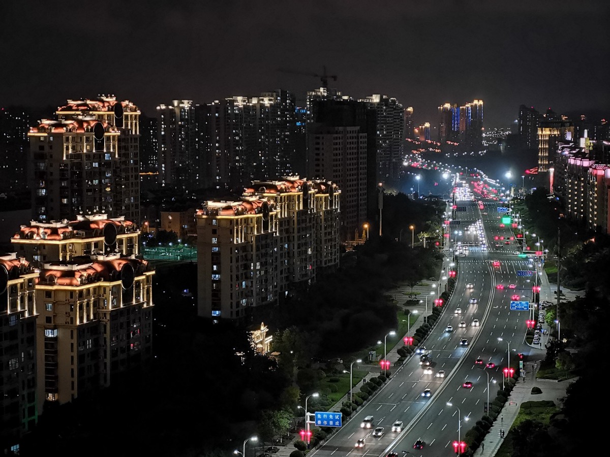據(jù)中國(guó)汽車工業(yè)協(xié)會(huì)發(fā)布的數(shù)據(jù)，2023年1月份汽車產(chǎn)銷分別完成159.4萬(wàn)輛和164.9萬(wàn)輛，環(huán)比分別下降33.1%和35.5%，同比分別下降34.3%和35%。