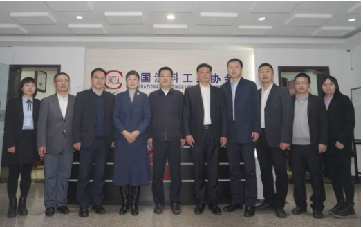 中國涂料工業(yè)協(xié)會與濮陽市人民政府進行了一次深入交流，雙方就可持續(xù)發(fā)展、濮陽綠色涂料產(chǎn)業(yè)園區(qū)建設(shè)及未來相關(guān)合作事宜展開了討論。這次會議，不僅加深了雙方的友好合作關(guān)系，更為濮陽的涂料產(chǎn)業(yè)的可持續(xù)發(fā)展注入了新的動力。