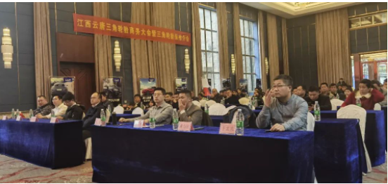 2022年，面對(duì)疫情反復(fù)出現(xiàn)，南方高溫暴雨，市場(chǎng)需求下滑等嚴(yán)峻挑戰(zhàn)，三角輪胎乘用車(chē)胎銷(xiāo)售團(tuán)隊(duì)與各地經(jīng)銷(xiāo)商團(tuán)結(jié)一心、砥礪前行，克服各種困難，最終取得了出色的市場(chǎng)業(yè)績(jī)。