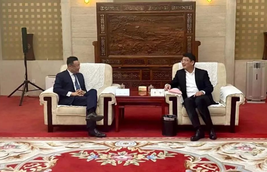 卡博特公司全球執(zhí)行副總裁、高性能材料業(yè)務(wù)全球總裁、亞太區(qū)總裁朱戟等一行專程拜會了邳州市市委書記曹智等有關(guān)領(lǐng)導(dǎo)，雙方就加強(qiáng)卡博特在邳州市的發(fā)展等情況作了充分的交流。