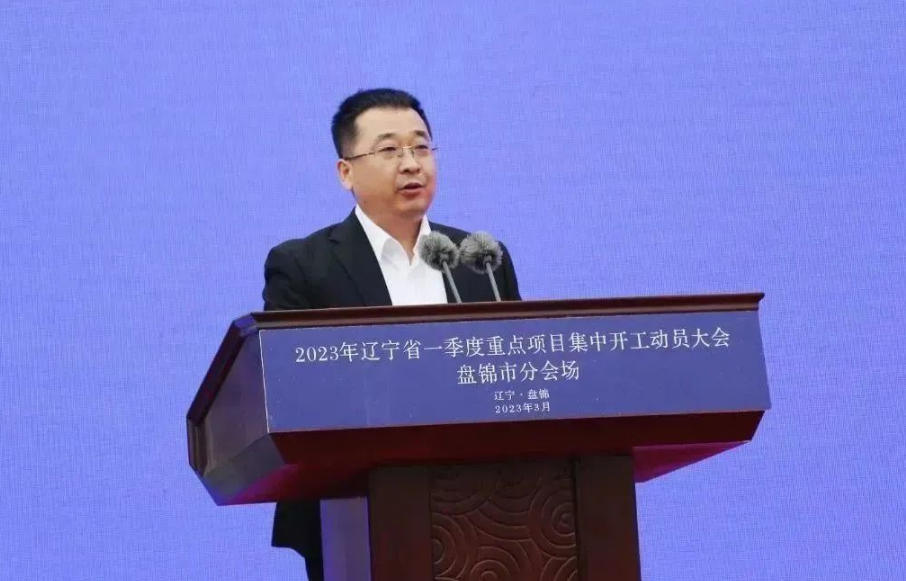 盤錦伊科思總經(jīng)理李云濤作為企業(yè)家代表致辭，對(duì)碳五低碳綜合利用綠色新材料項(xiàng)目的開(kāi)工表示了感謝和祝福。這標(biāo)志著盤錦伊科思公司的碳五低碳綜合利用綠色新材料項(xiàng)目正式進(jìn)入實(shí)質(zhì)性建設(shè)階段。這個(gè)項(xiàng)目的成功實(shí)施，將為中國(guó)的輪胎產(chǎn)業(yè)和綠色制造做出積極貢獻(xiàn)。